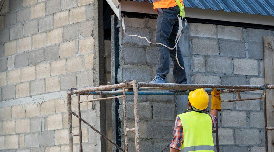 Expert Emergency Roof Repairs services in New Castle, IN